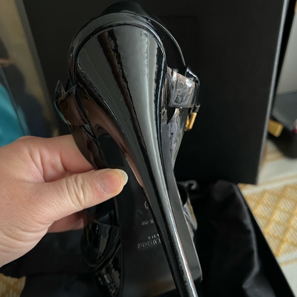 Saint Laurent Vitello Vernice Nero Heels - Picture 6 of 11